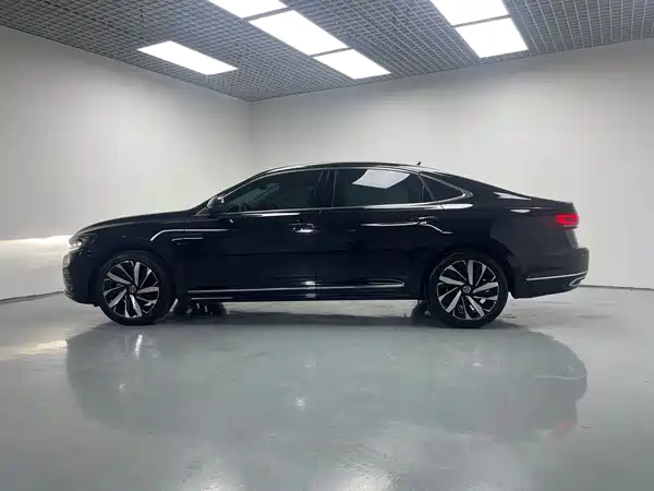 Volkswagen Passat 2025