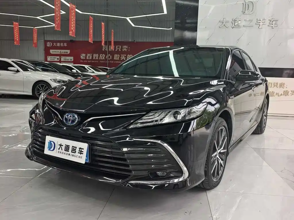 Toyota Camry 2022 — фото 1