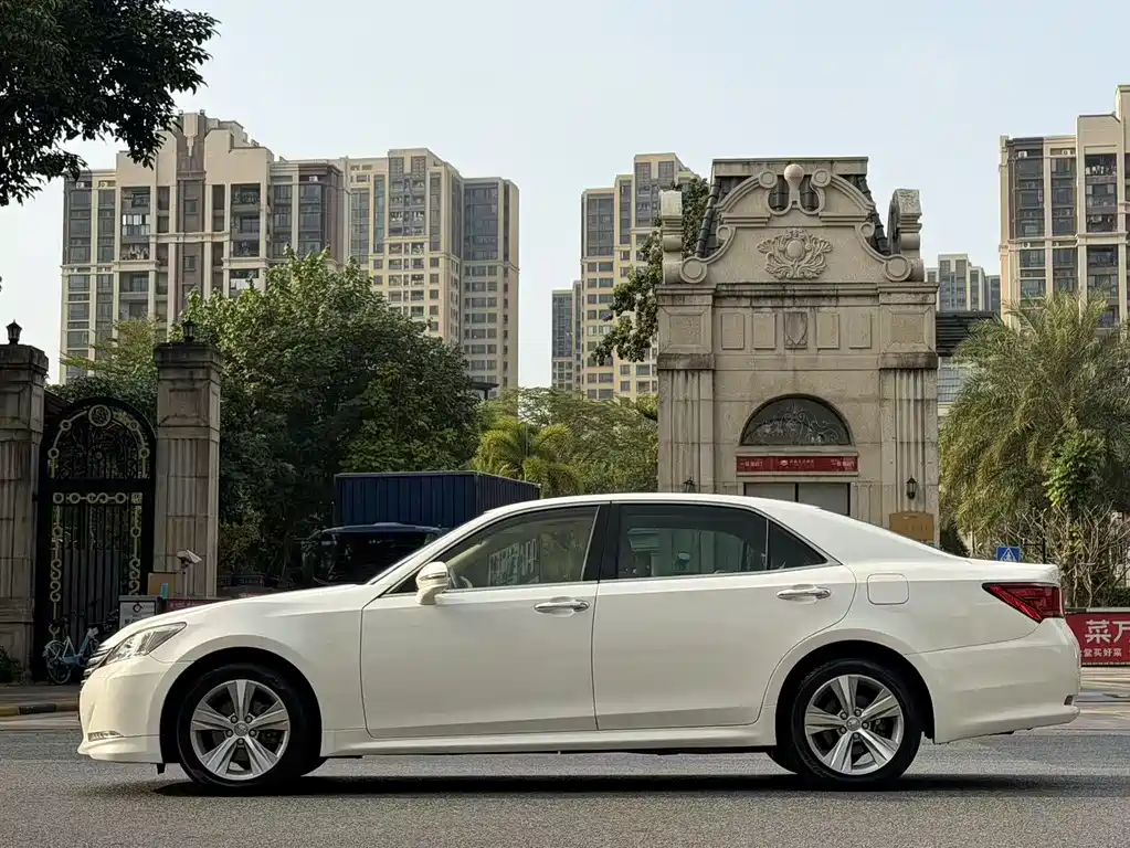 Toyota Crown 2017 — фото 4