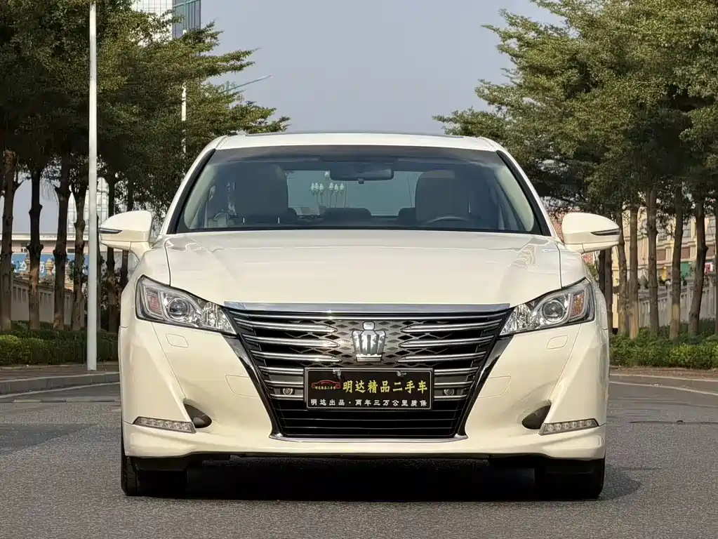 Toyota Crown 2017 — фото 2