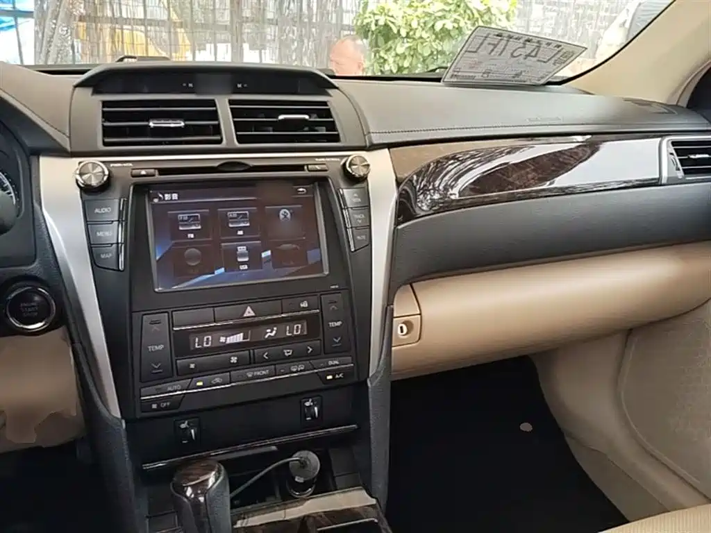 Toyota Camry 2016 — фото 9
