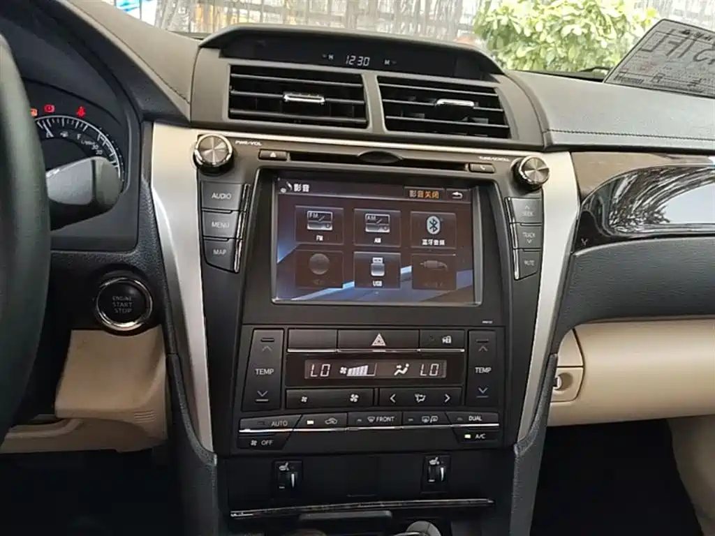 Toyota Camry 2016 — фото 12