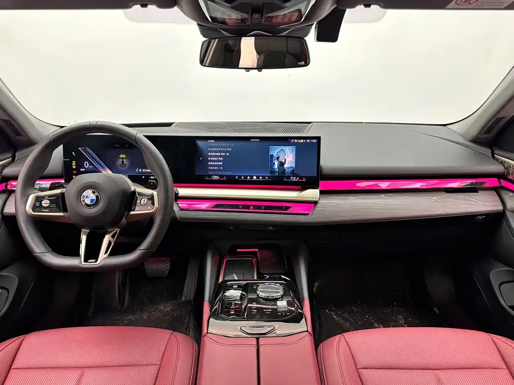 BMW 5 Series 2025 — фото 10