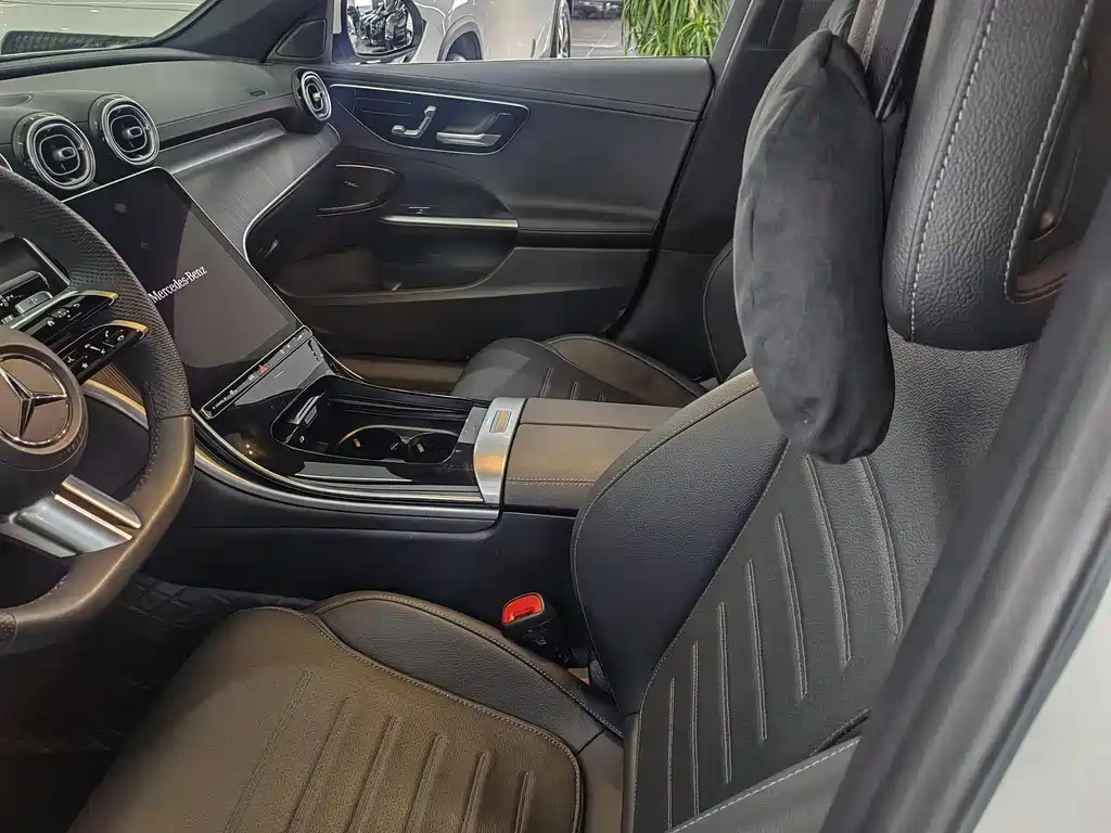 Mercedes-Benz C-Class 2023 — фото 6