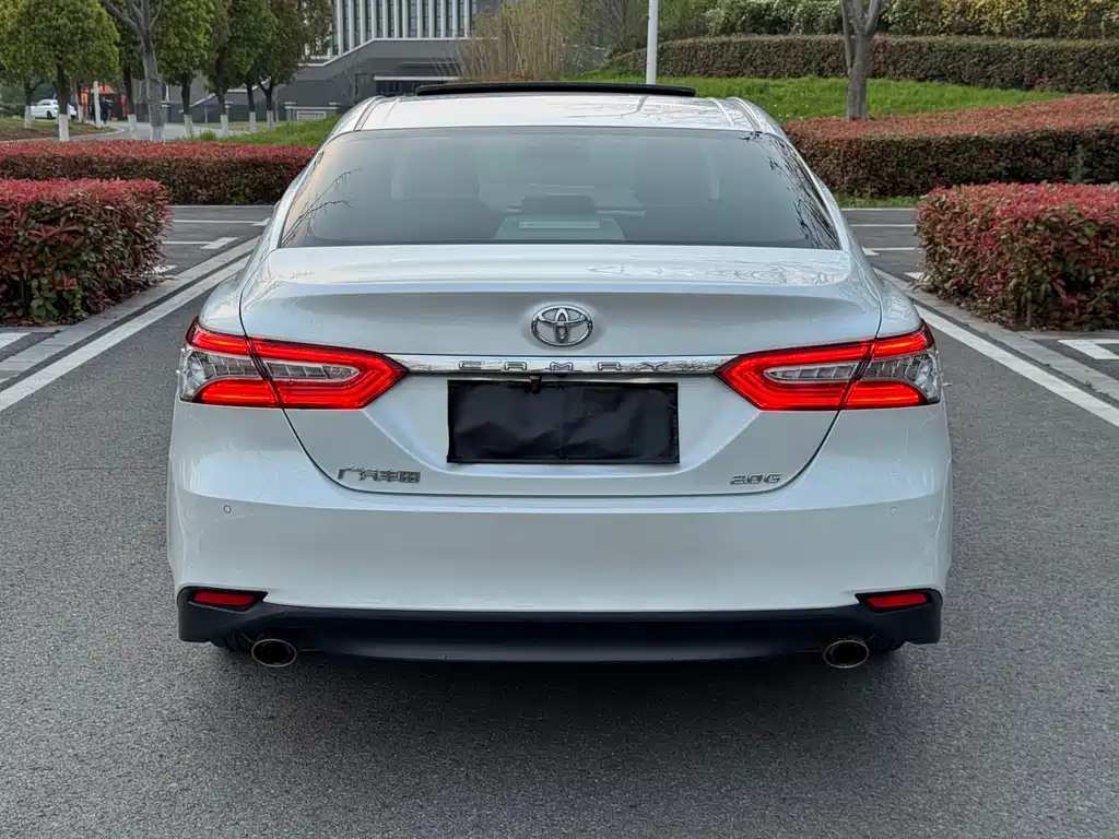 Toyota Camry 2021 — фото 4