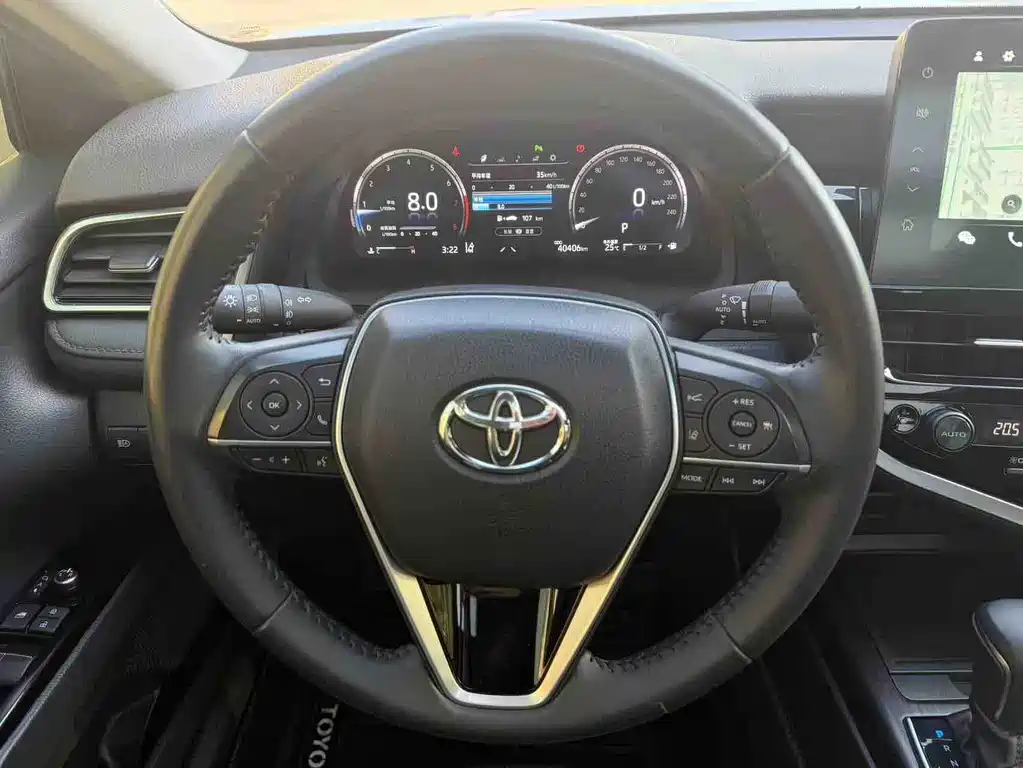 Toyota Camry 2023 — фото 12