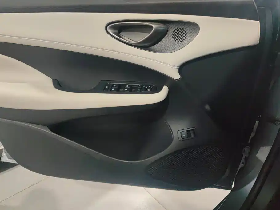 BYD Seal 05 DM-i 2025 — фото 7