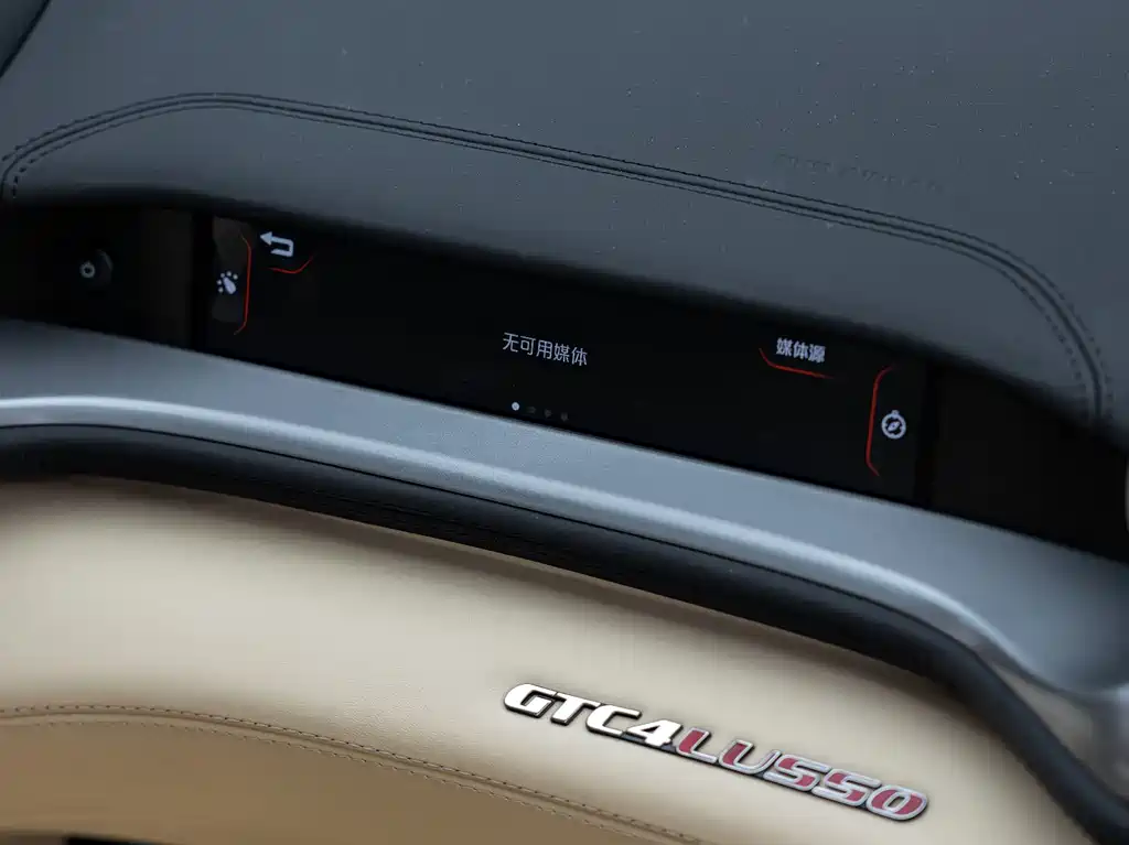 Ferrari GTC4Lusso 2017 — фото 15