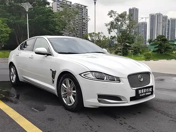 Jaguar XF 2015