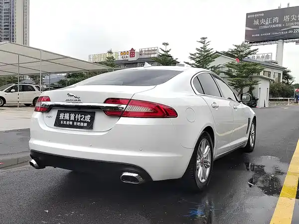 Jaguar XF 2015