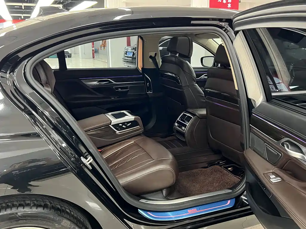 BMW 7 Series 2020 — фото 12