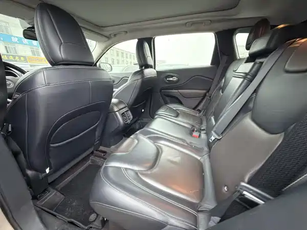 Jeep Cherokee 2016