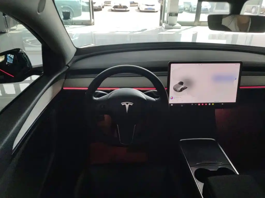 Tesla Model Y 2024 — фото 11