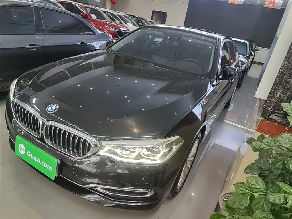 BMW 5 Series 2019 — фото 1