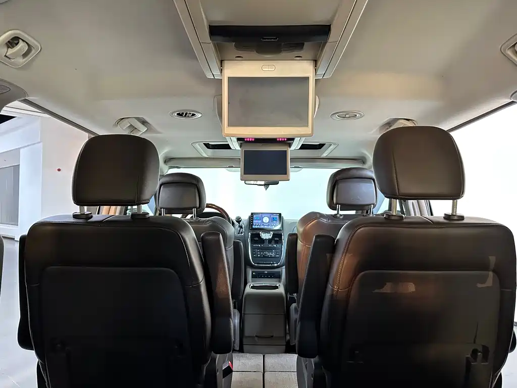 Chrysler Grand Voyager 2014 — фото 22