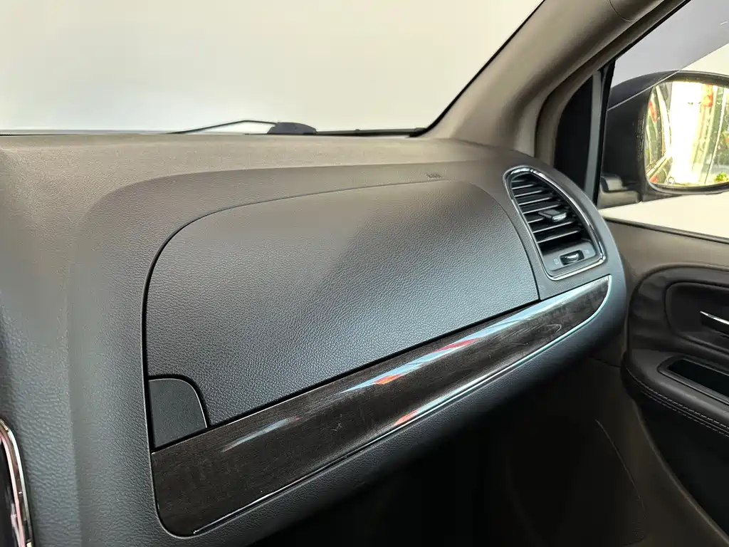 Chrysler Grand Voyager 2014 — фото 12