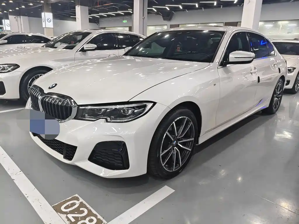 BMW 3 Series 2022 — фото 1