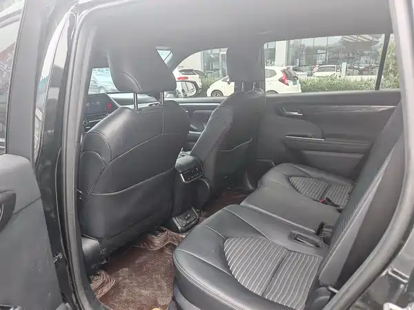 Toyota Crown Kluger 2023