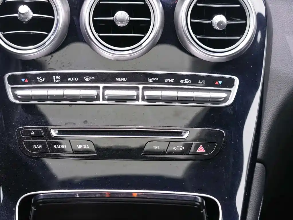 Mercedes-Benz GLC 2018 — фото 18