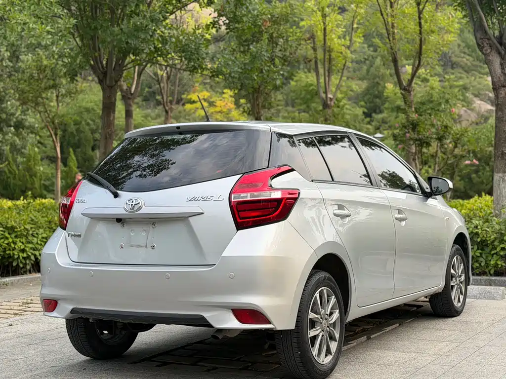 Toyota Yaris L 2022