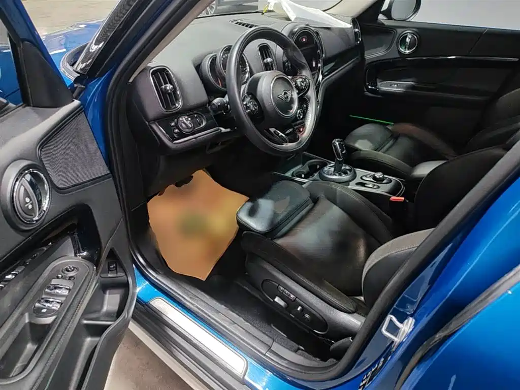 MINI Countryman 2019 — фото 12
