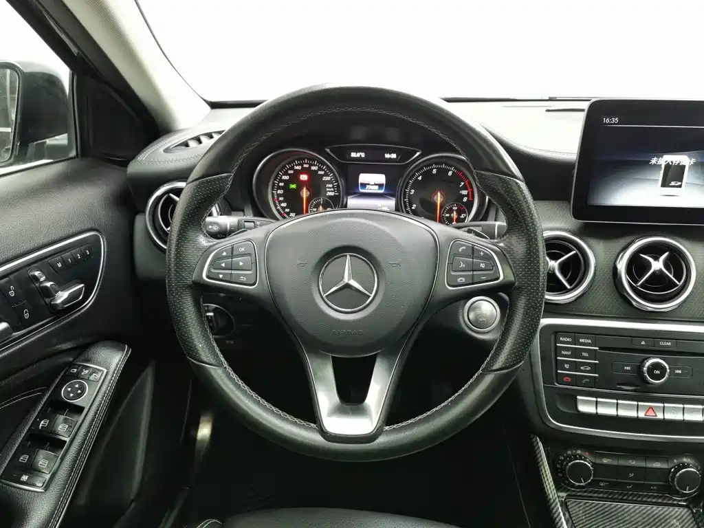 Mercedes-Benz GLA 2018 — фото 11