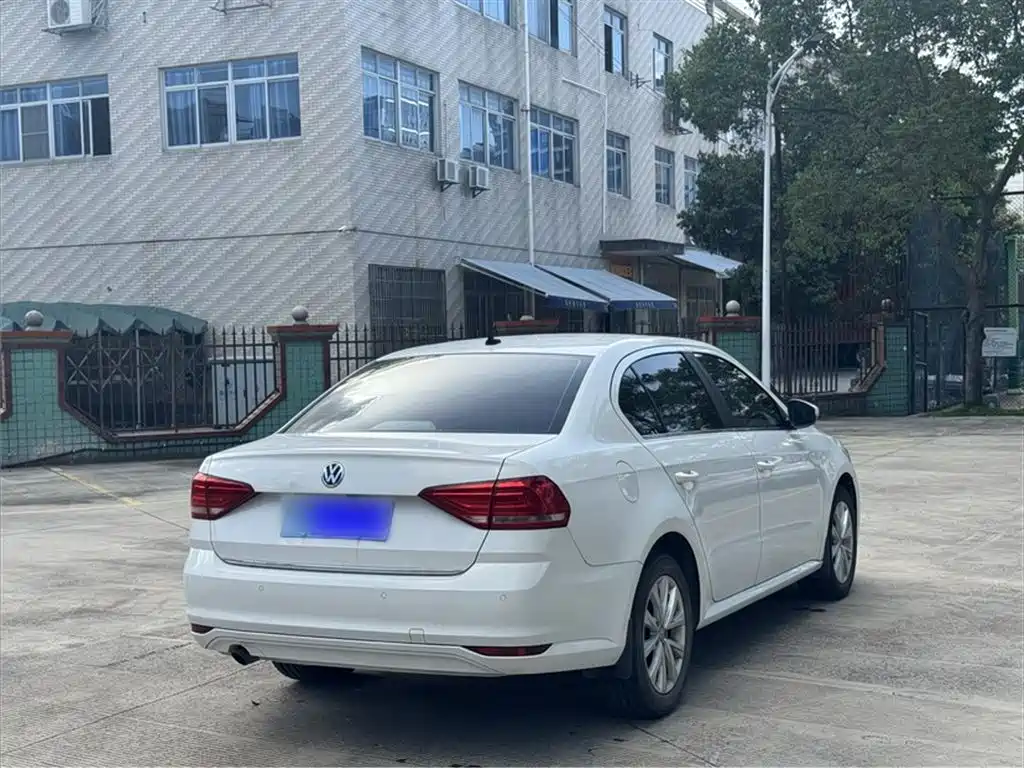 Volkswagen Lavida 2017 — фото 11
