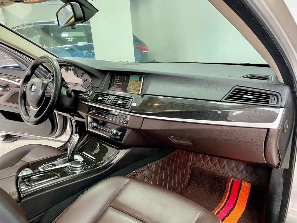 BMW 5 Series 2015 — фото 12