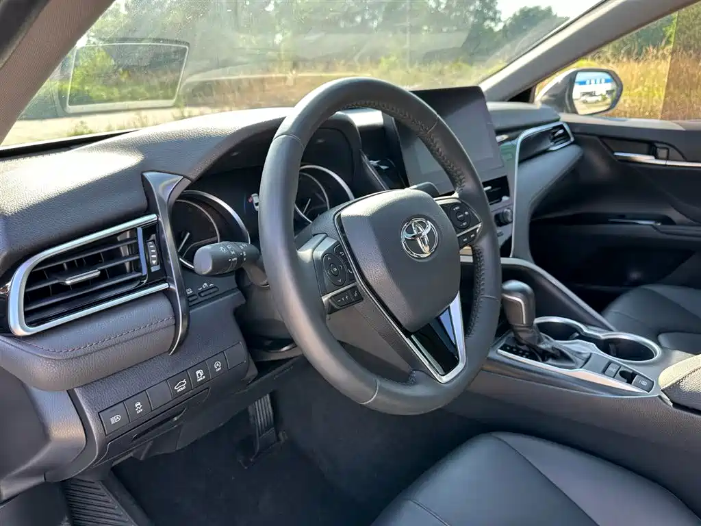 Toyota Camry 2023 — фото 14