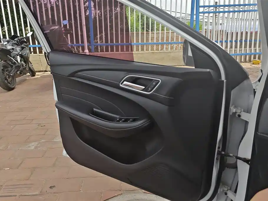 Roewe i5 2019