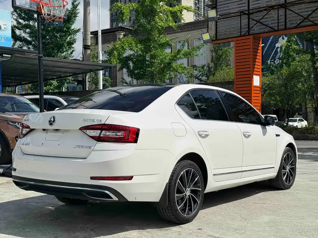 Skoda Octavia 2019 — фото 9