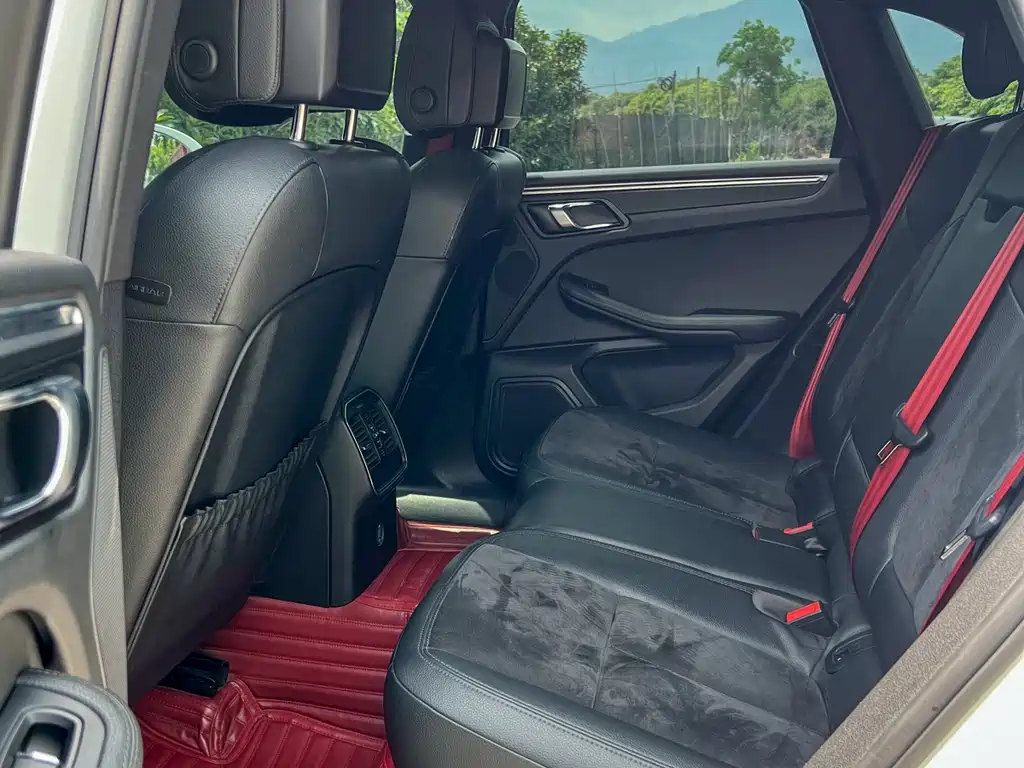 Porsche Macan 2018 — фото 14