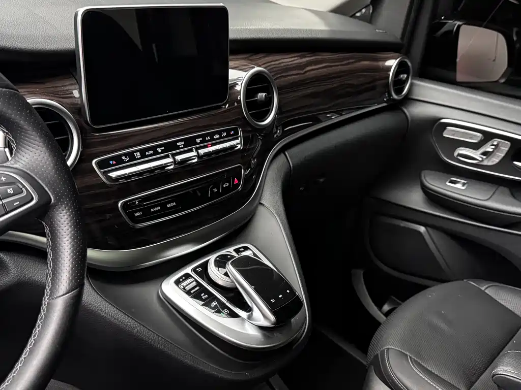 Mercedes-Benz V-Class 2020 — фото 9