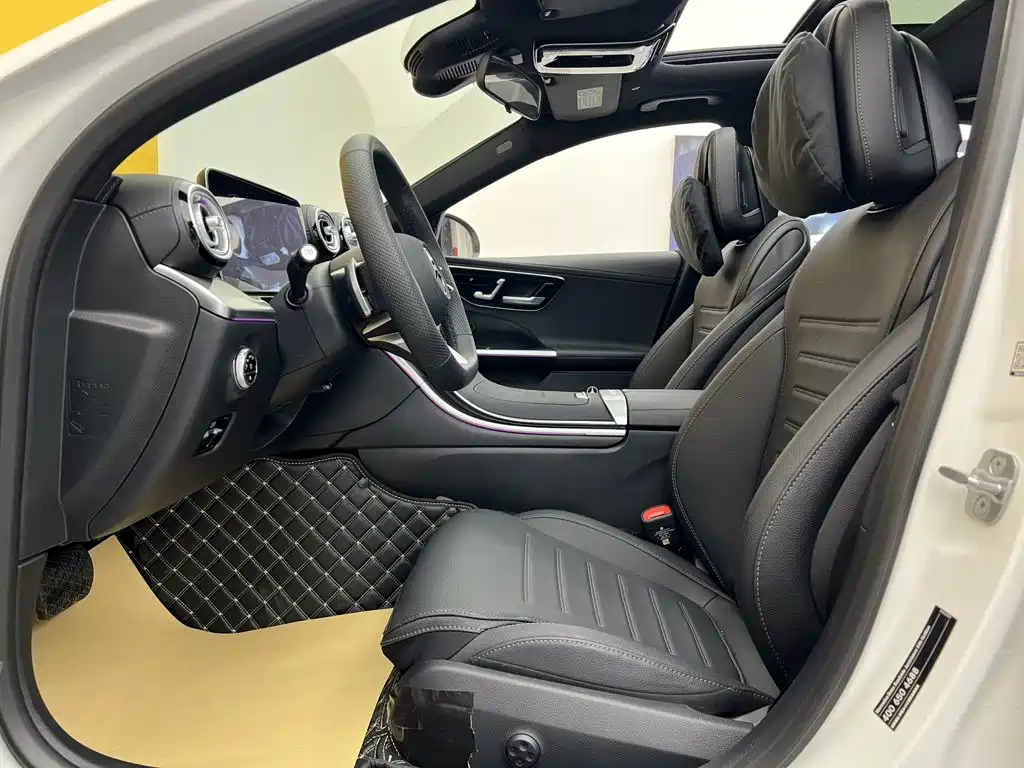 Mercedes-Benz C-Class 2025 — фото 18