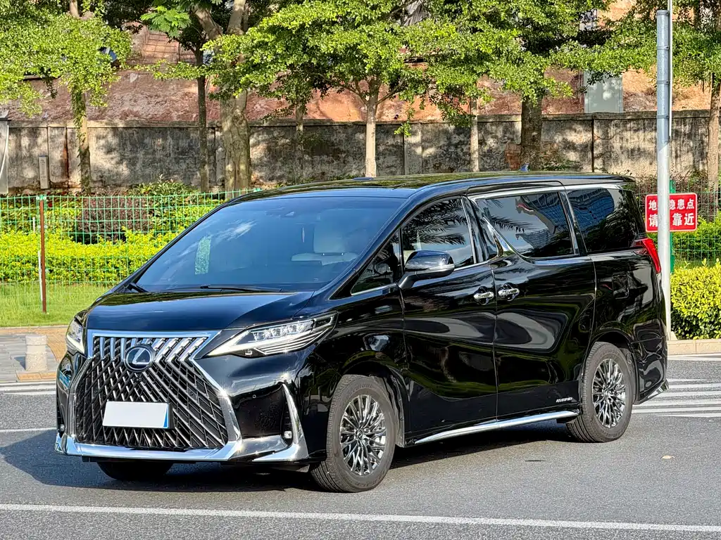 Lexus LM 2020
