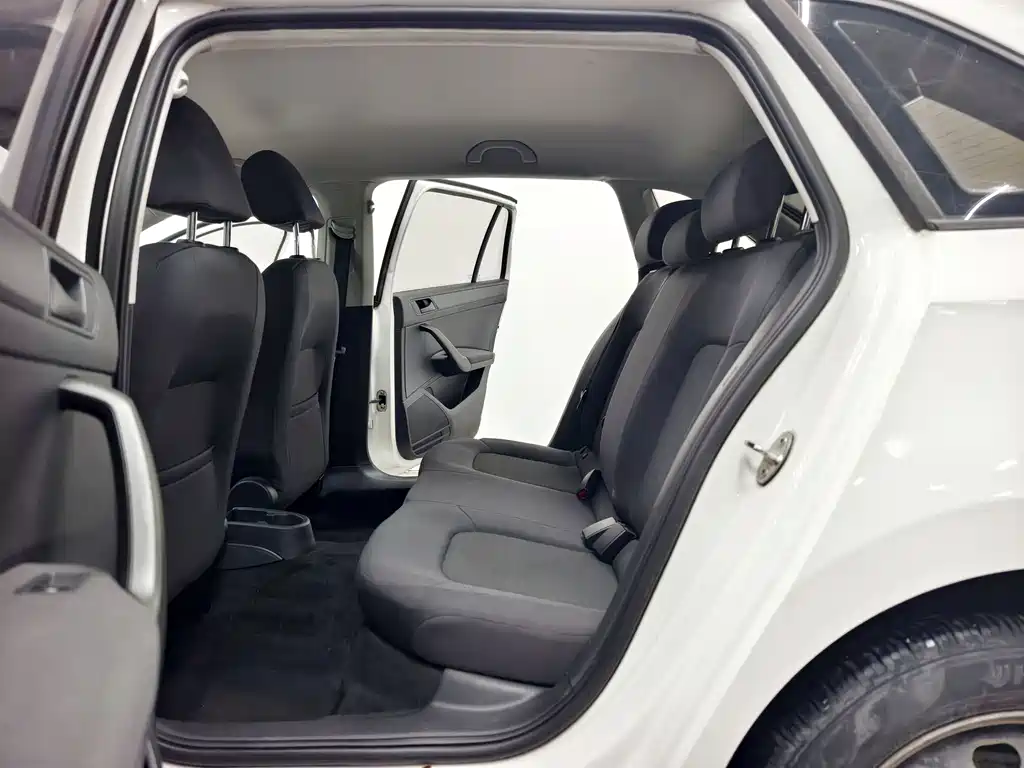 Skoda Rapid Spaceback 2015 — фото 12
