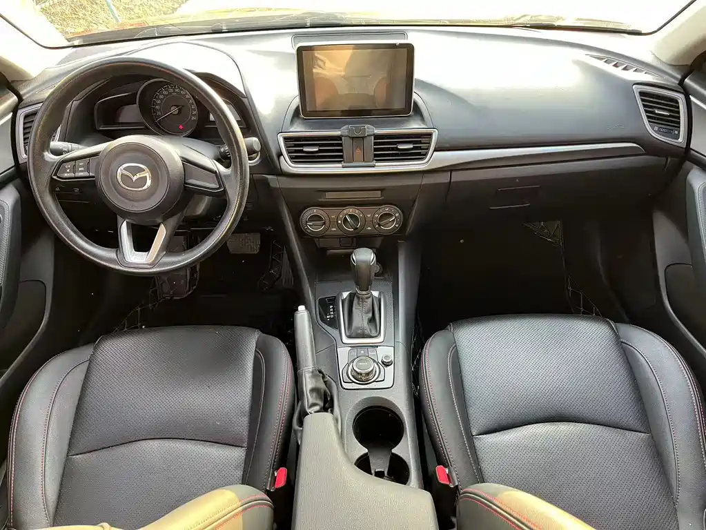 Mazda 3 Axela 2018 — фото 14