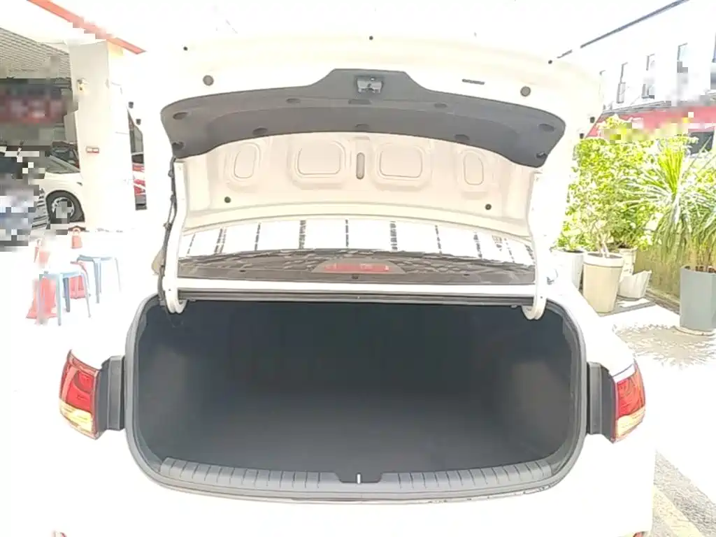 Hyundai Elantra 2020 — фото 19