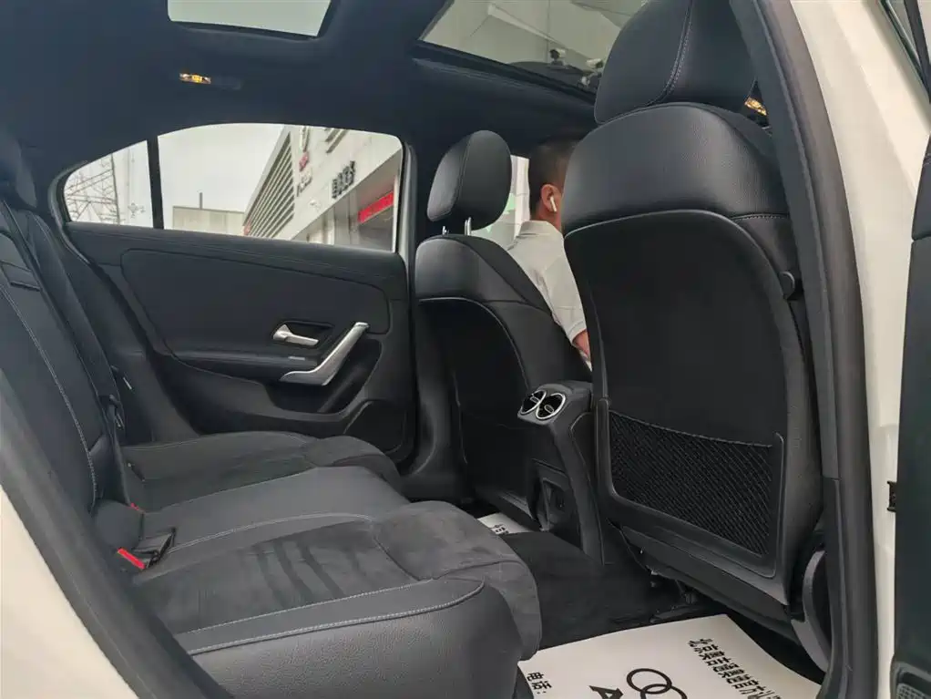 Mercedes-Benz A-Class 2023 — фото 17