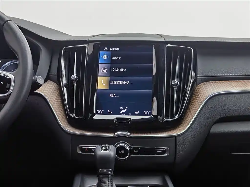 Volvo XC60 2021 — фото 12