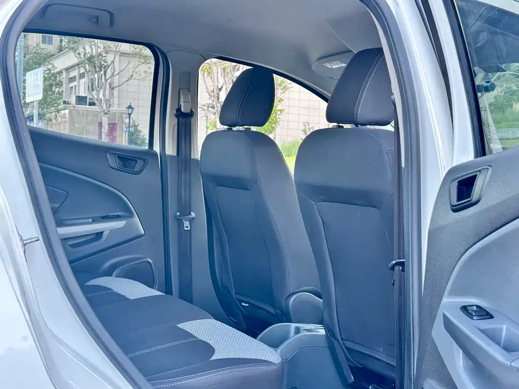 Ford EcoSport 2015 — фото 25