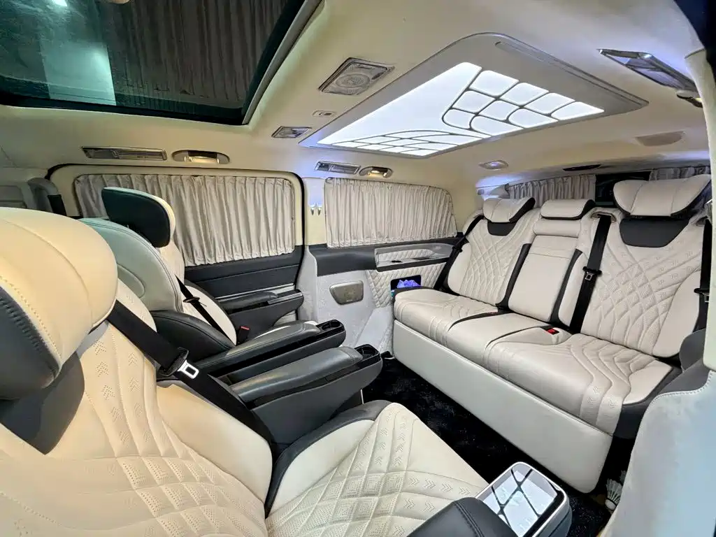 Mercedes-Benz V-Class 2021 — фото 11