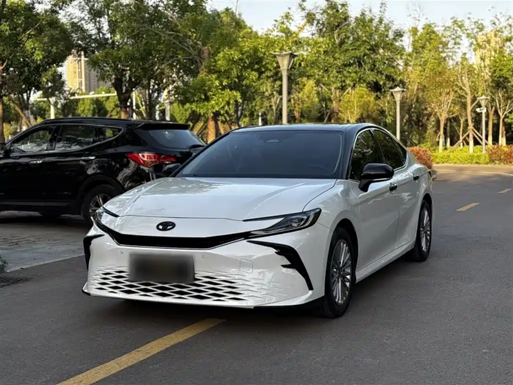 Toyota Camry 2024 — фото 2
