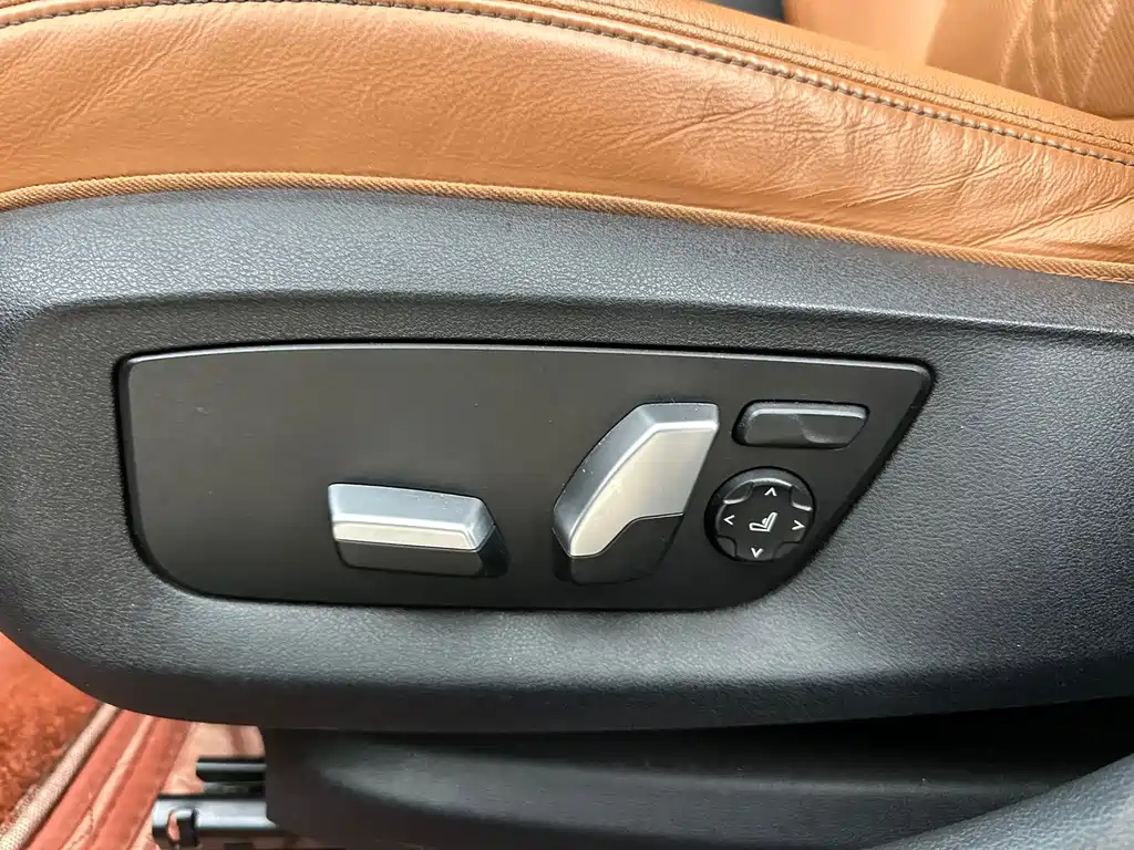 BMW 5 Series 2021 — фото 10