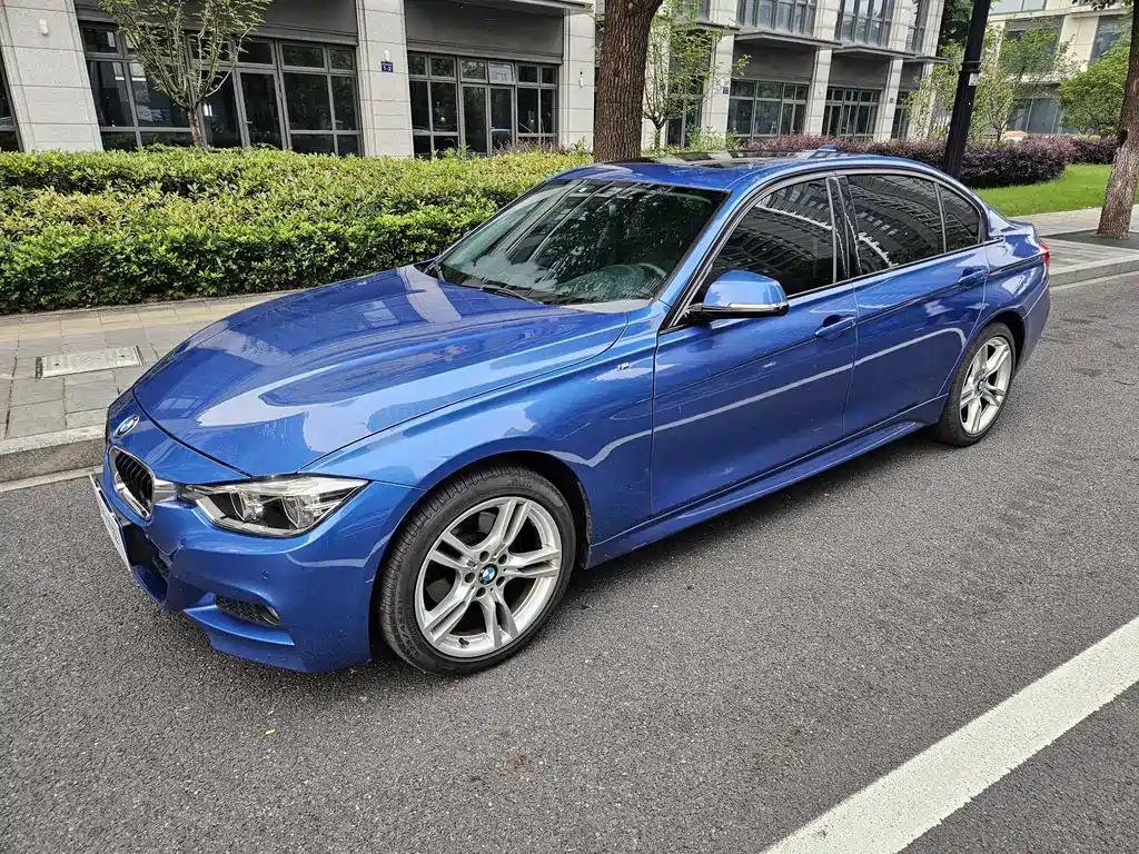 BMW 3 Series 2018 — фото 1