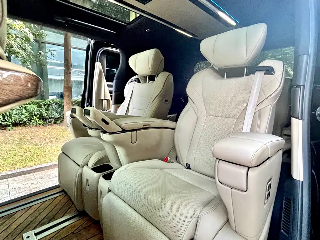 Toyota Alphard 2024 — фото 13