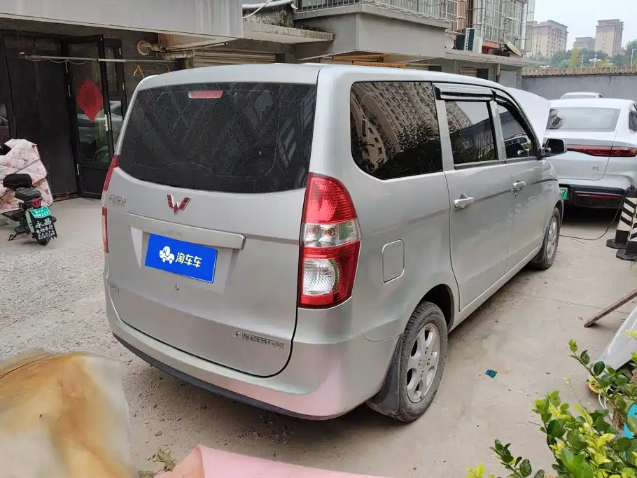 Wuling Hongguang 2013