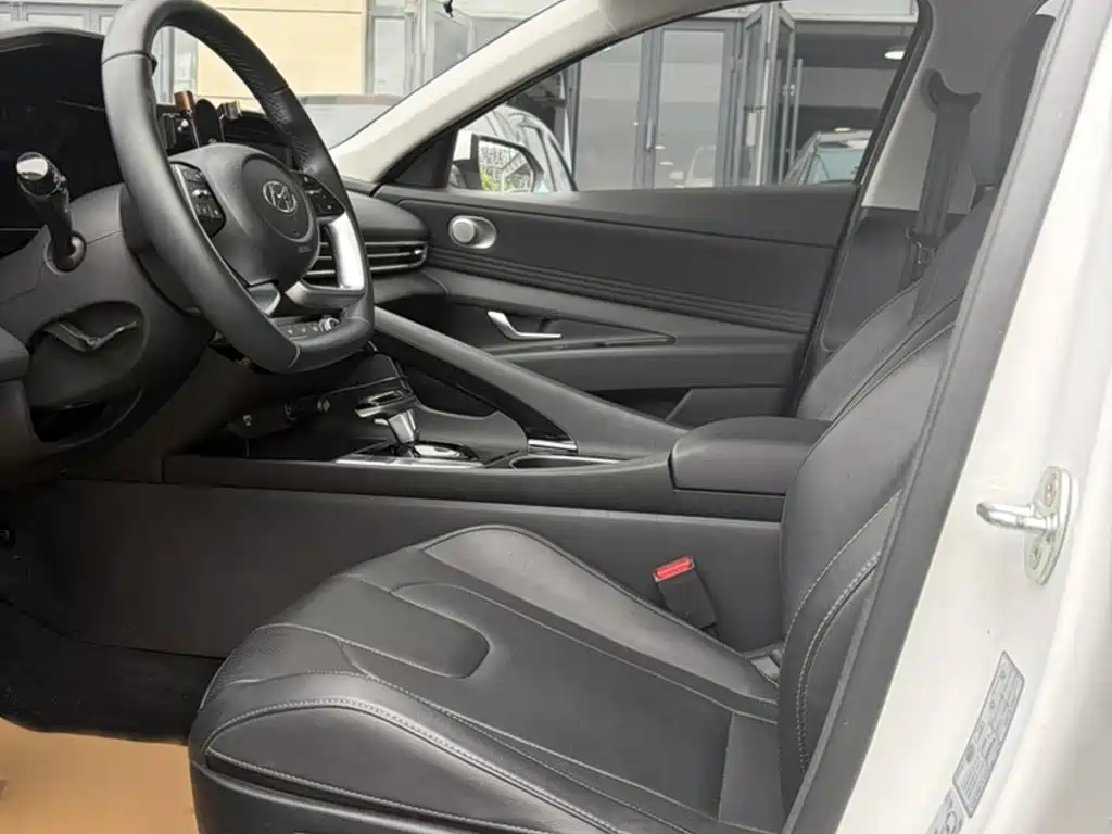 Hyundai Elantra 2023 — фото 14