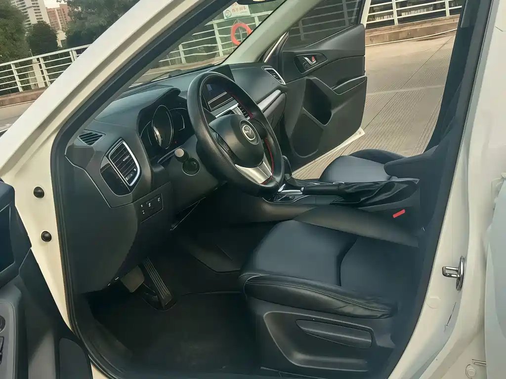 Mazda 3 Axela 2016