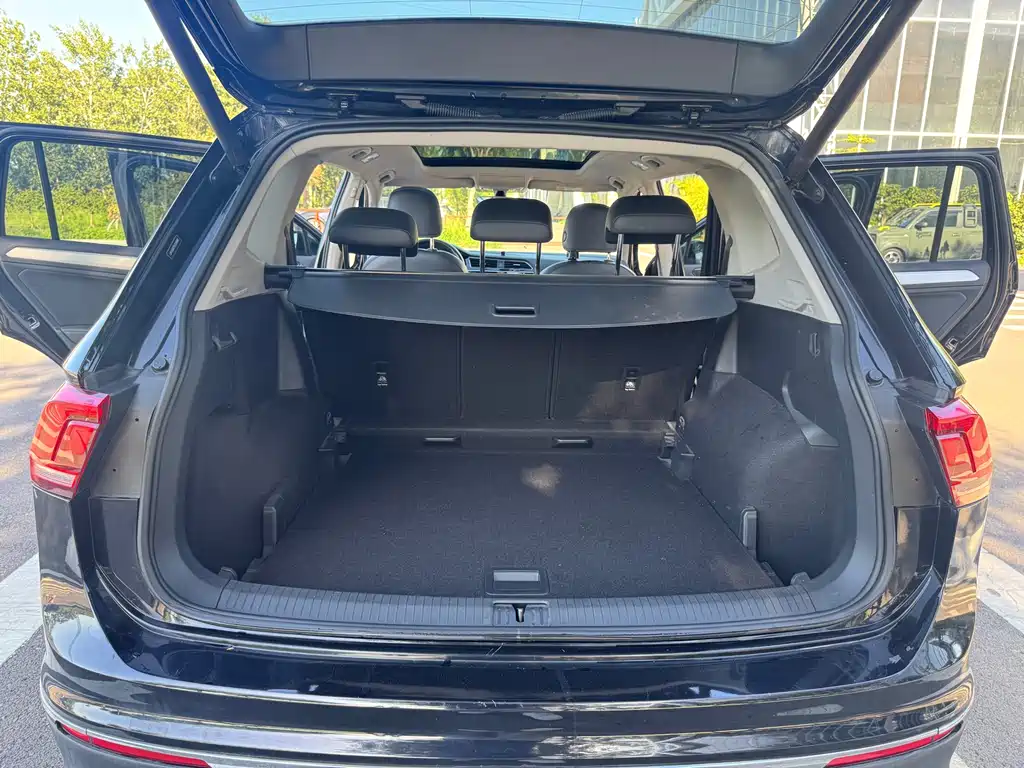 Volkswagen Tiguan L 2020 — фото 18